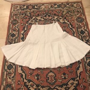 Michael Kors Flare at bottom, white linen skirt, Cotton lining, Size 4
